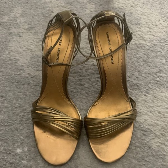 Chinese Laundry Gold Heels - Picture 1 of 2